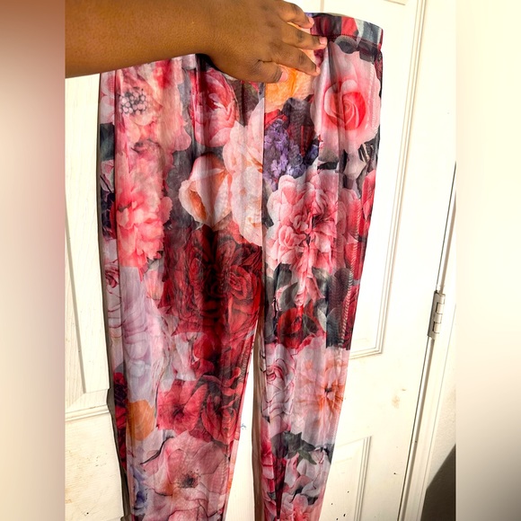 Fashion Nova “ blame it on the rose”  flower legging set. - Picture 3 of 6